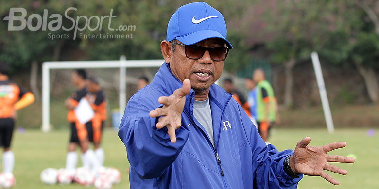 emral-abus-resmi-melatih-persib-bandung_20170903_183442.jpg