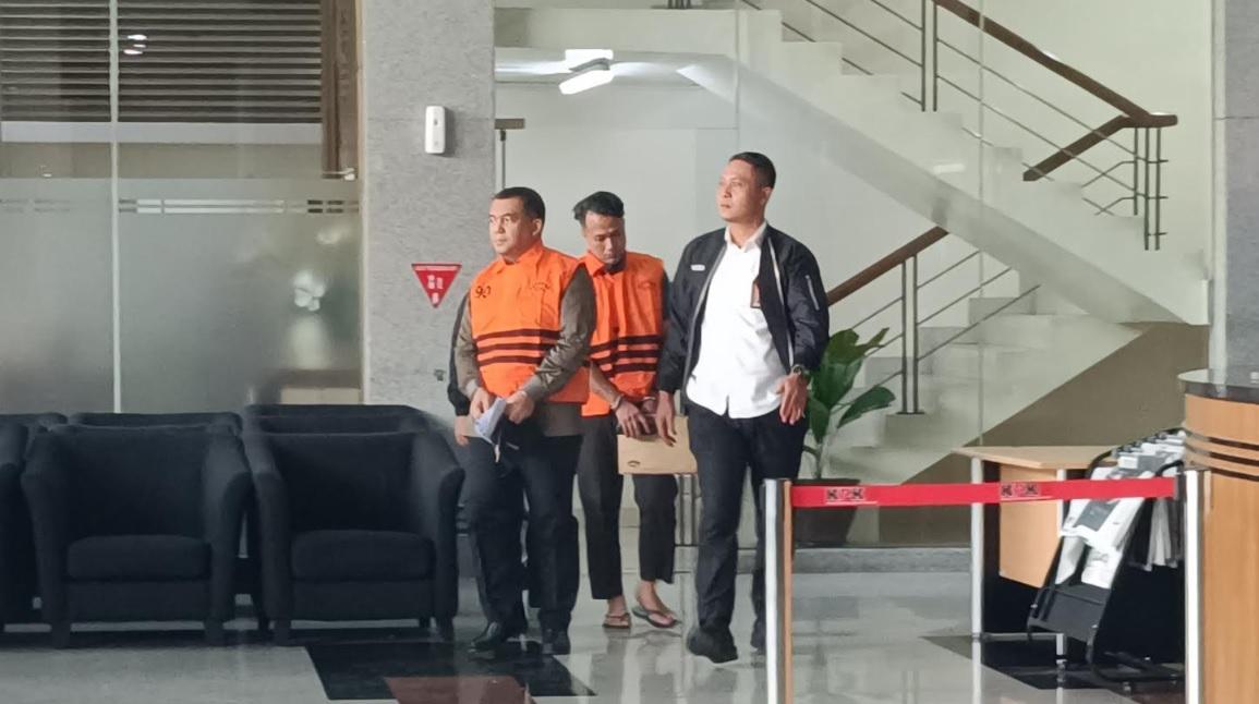 Akhir Pelarian Wamen Silmy Karim, Keluar Gedung KPK Berbalut Rompi Oranye