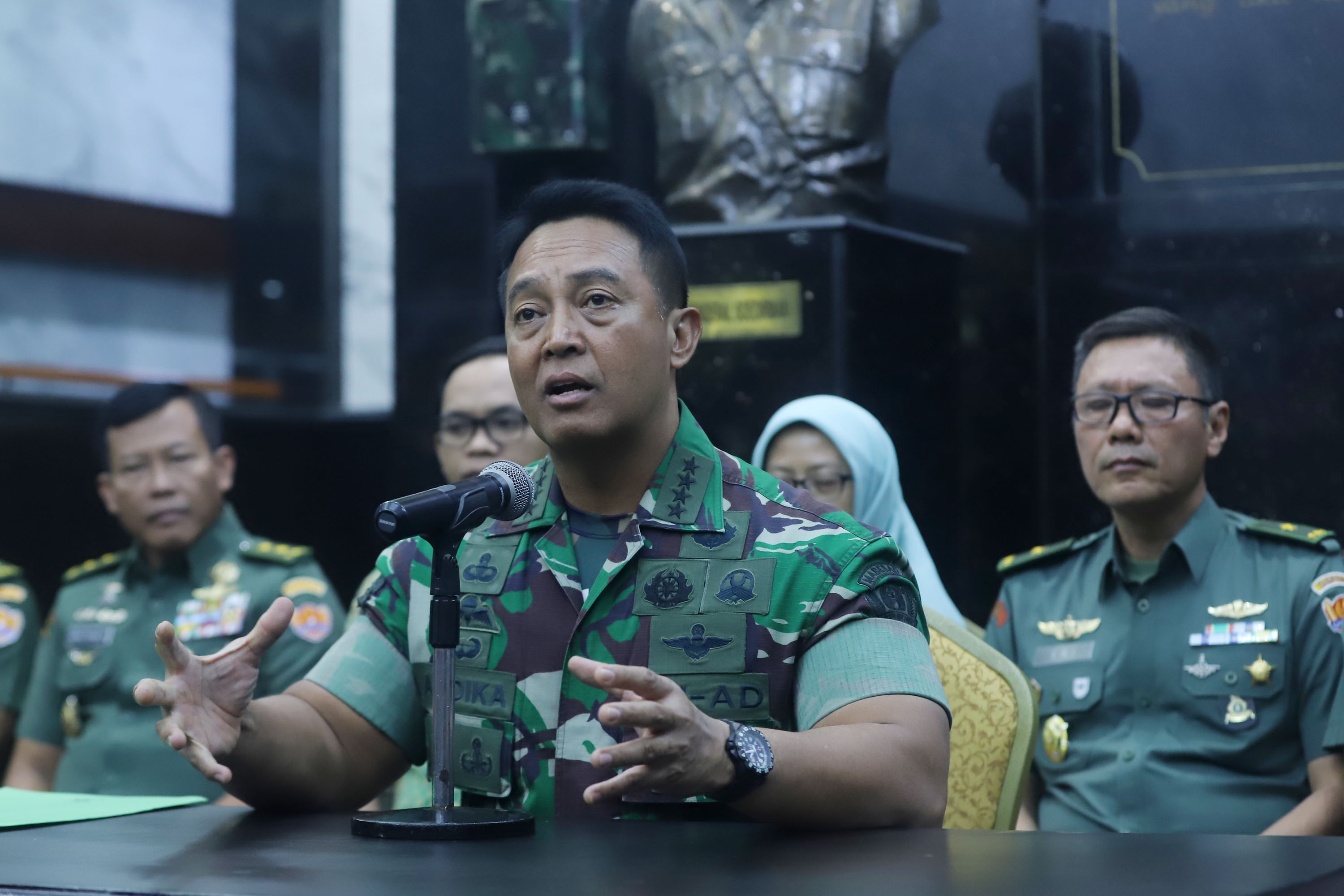 enzo-zenz-allie-dipertahankan-tni-ad-sebagai-taruna-akmil_20190813_185501.jpg