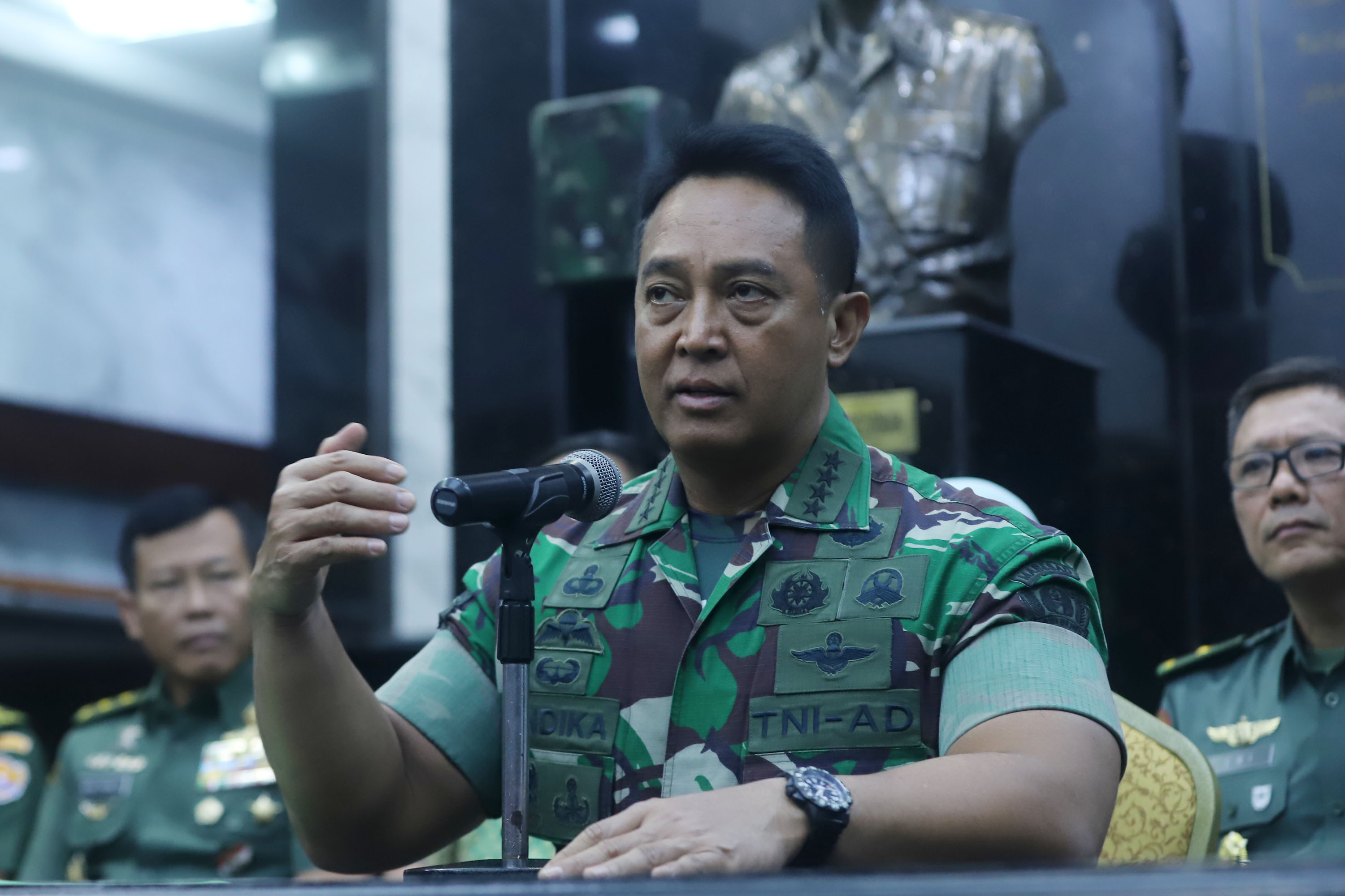 enzo-zenz-allie-dipertahankan-tni-ad-sebagai-taruna-akmil_20190813_185544.jpg