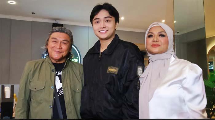 Jemput Putranya Dari Penjara, Betharia Sonata Bersyukur Leon Dozan Bebas