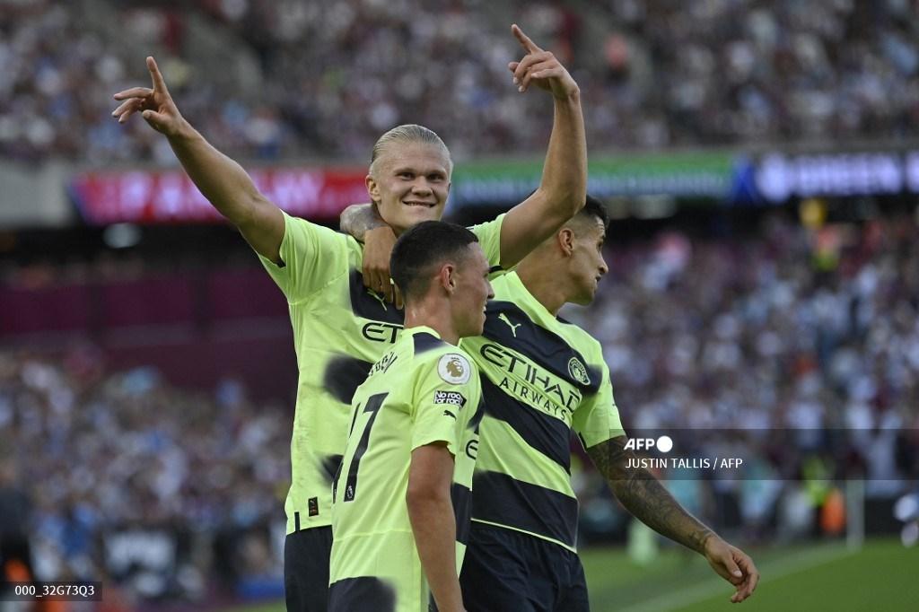 erling-haaland-kiri-merayakan-dengan-rekan-satu-setelah-mencetak-gol-kedua.jpg