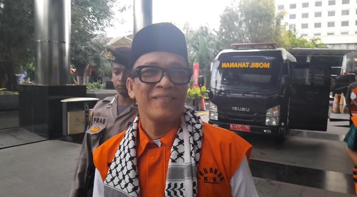 Pakai Peci dan Sorban Palestina, Eks Wamenaker Noel Siap Tarung Lawan KPK di Persidangan