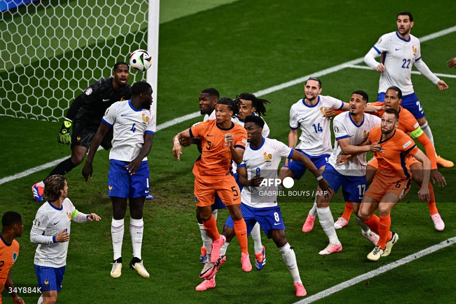 euro-2024-timnas-prancis-timnas-belanda-nathan-ake-dayot-upamecano.jpg