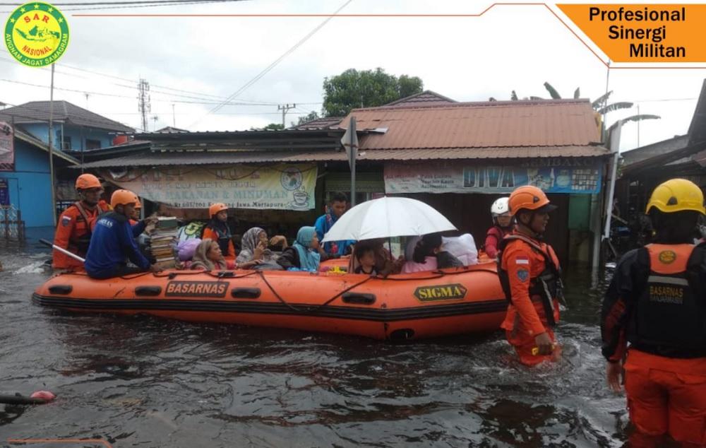 evakuasi-korban-banjir-di-kalimantan-selatan.jpg