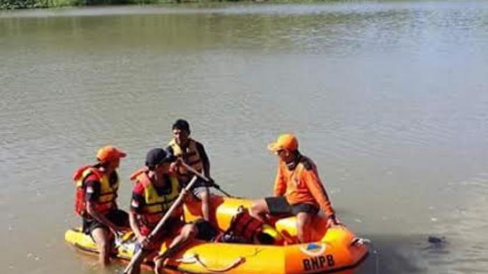 evakuasi-korban-bunuh-diri_20160726_143353.jpg