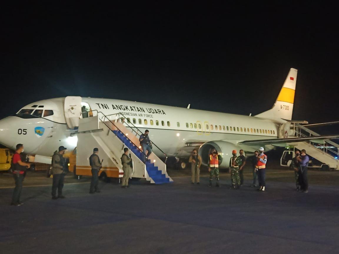 evakuasi-wni-di-afganistan-mendarat-di-halim-4.jpg