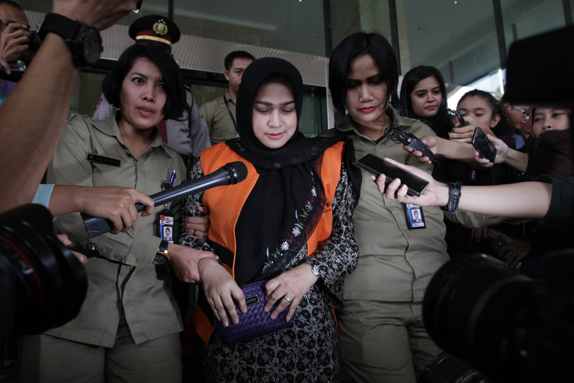evi-susanti-jalani-pemeriksaan-perdana-setelah-ditahan-kpk_20150805_172508.jpg