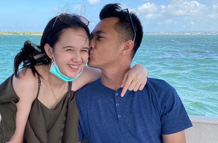 Segera Punya Anak Kedua, Eza Gionino Beri Pesta Kejutan untuk Istrinya yang Ulang Tahun