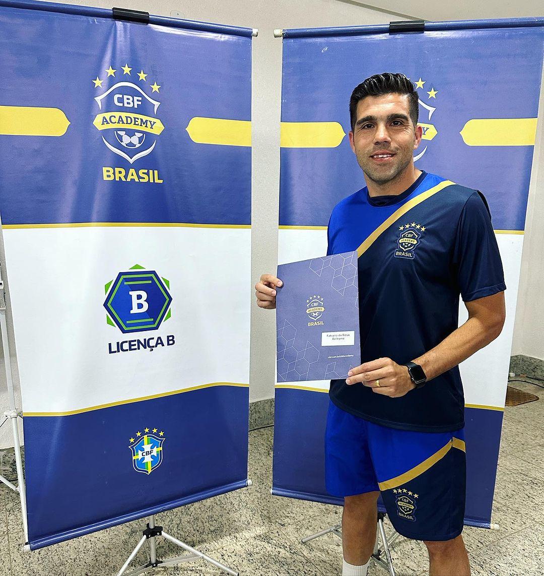 fabiano-beltrame-akhiri-liga-1-musim-lalu-dengan-cedera-kini-pamer-dapat-lisensi-kepelatihan-b.jpg