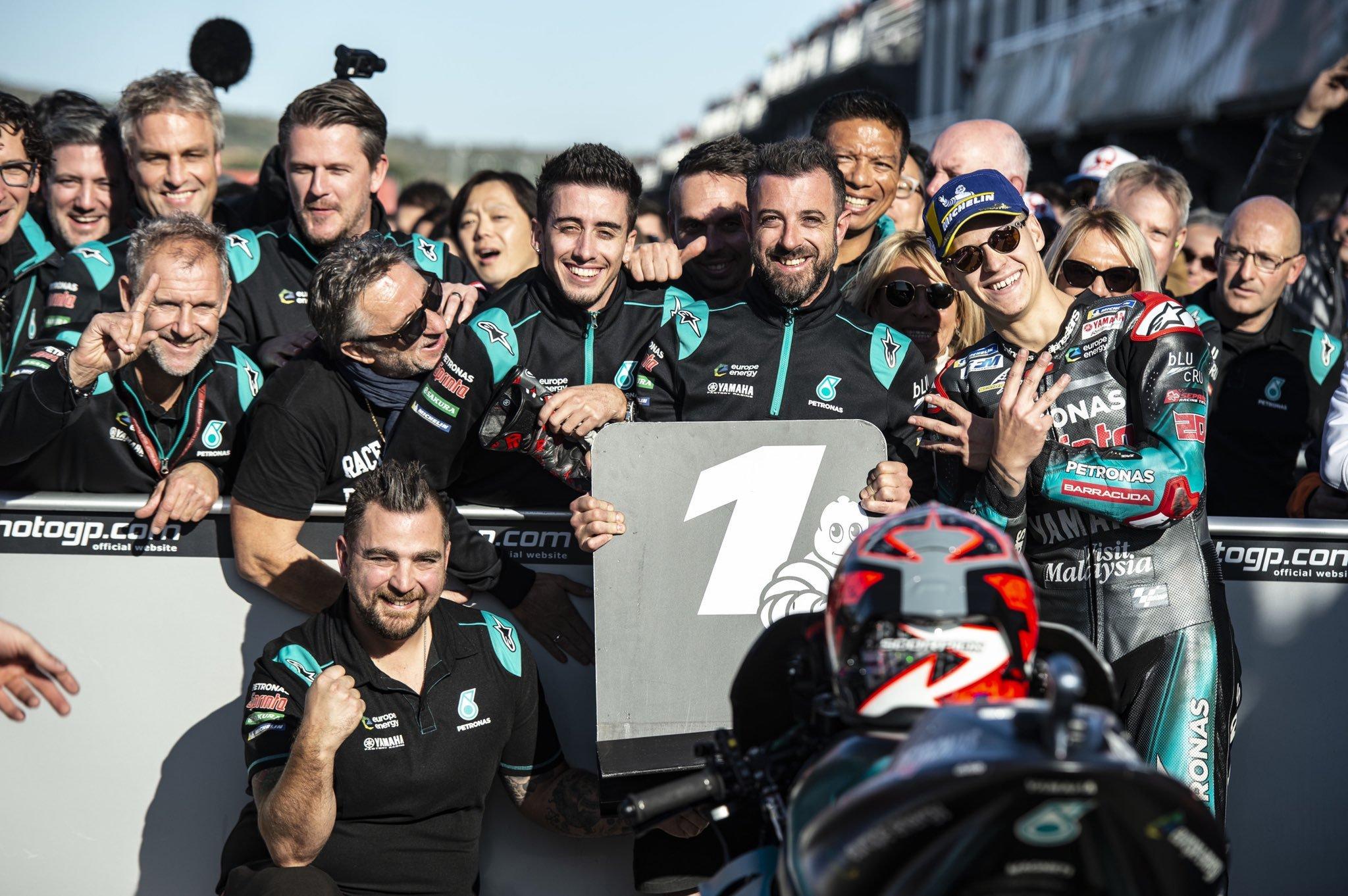 fabio-quartararo-merayakan-pole-positionnya.jpg