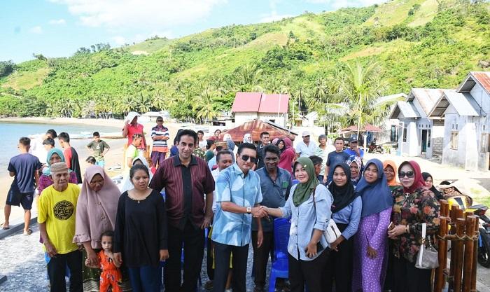 fadel-muhammad-lakukan-kunker-ke-desa-dunu.jpg