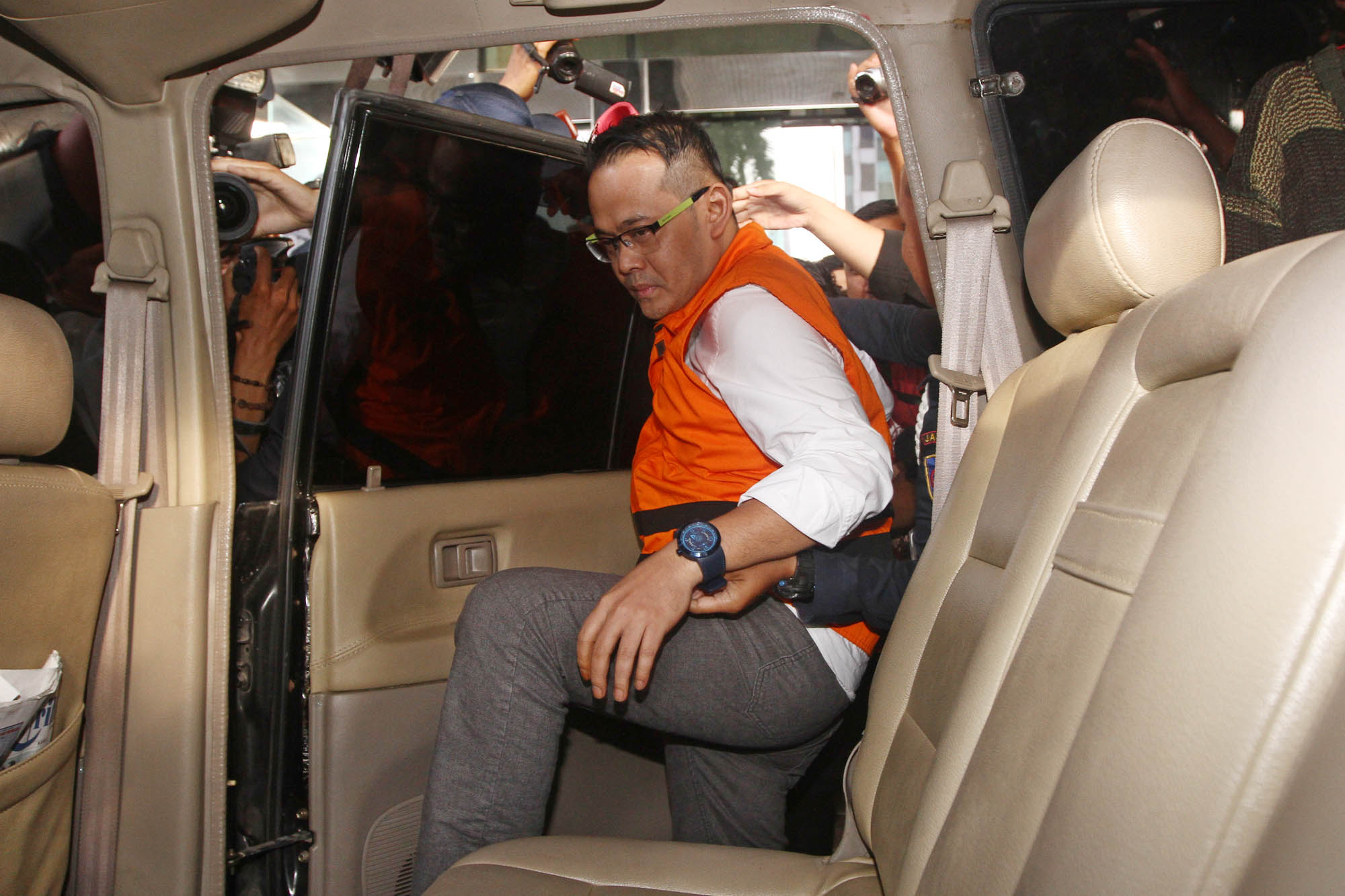 fahmi-darmawansyah-ditahan-kpk-usai-menyerahkan-diri_20161223_200645.jpg