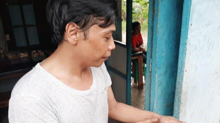 faisal-40-warga-jalan-tanah-merah-dipatuk-ular.jpg