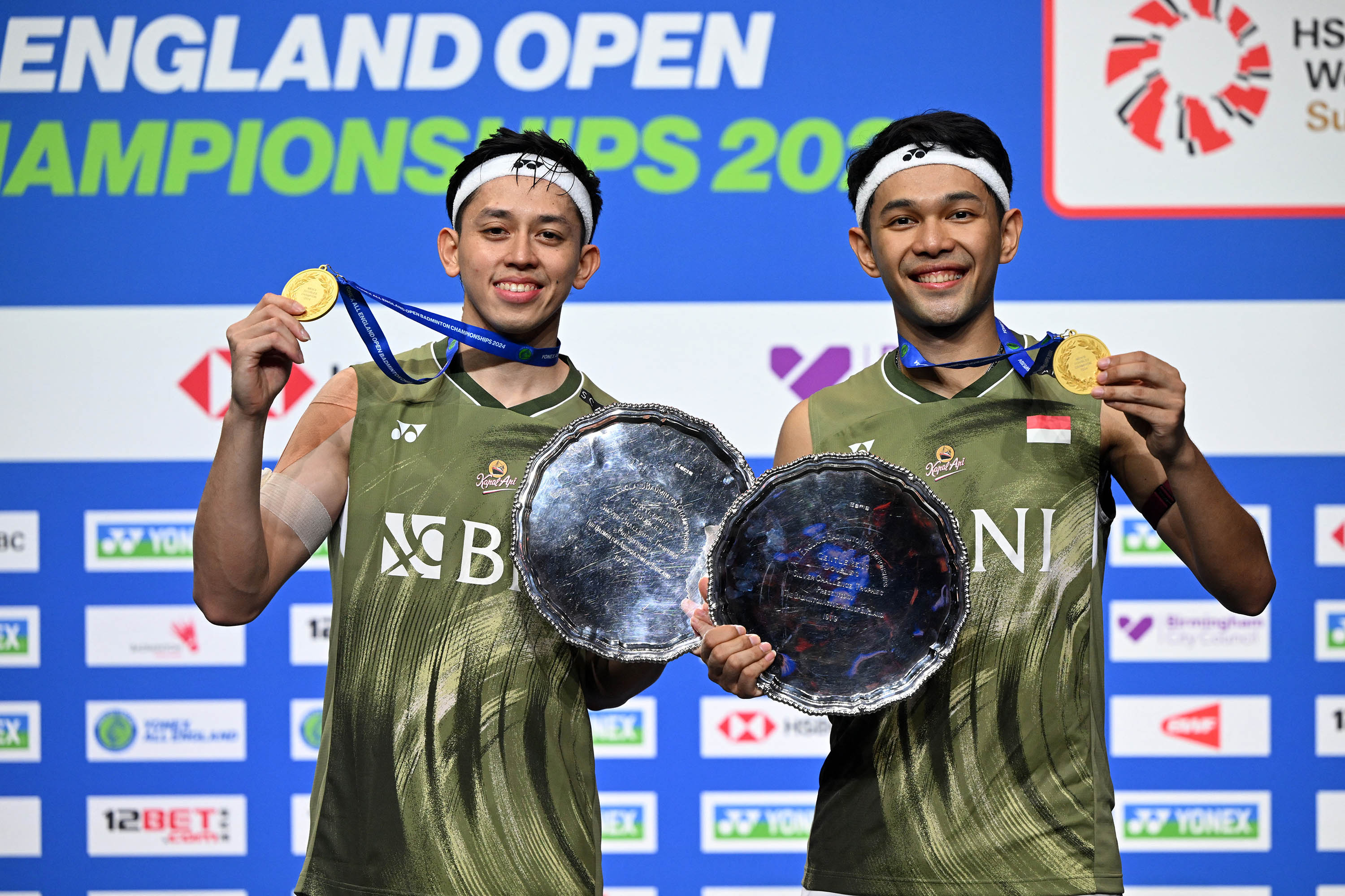 fajarrian-pertahankan-gelar-juara-ganda-putra-all-england_20240318_063933.jpg