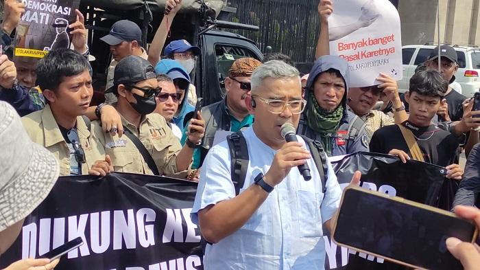 farhan-temui-jurnalissss.jpg