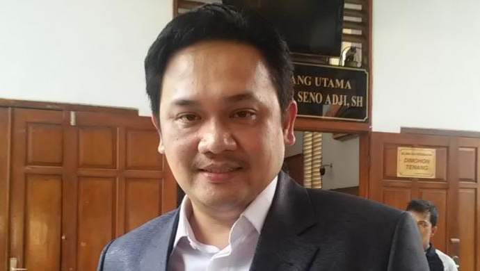 farhat-abbas-diabadikan-usai-sidang_20160125_173658.jpg