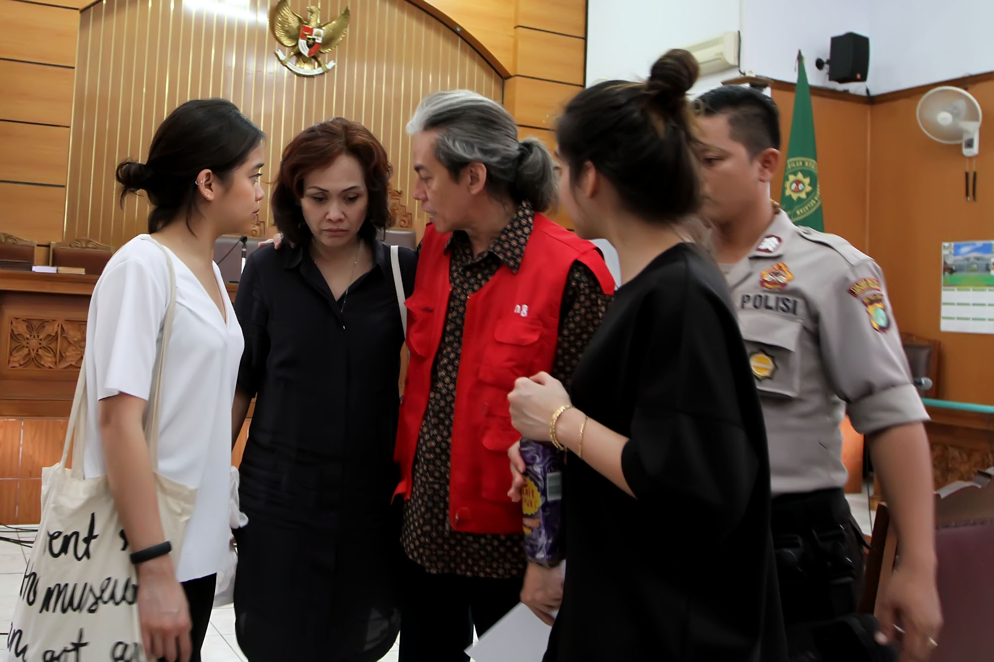 fariz-rm-menjalani-sidang-kedua-kepemilikan-narkoba_20150316_165722.jpg