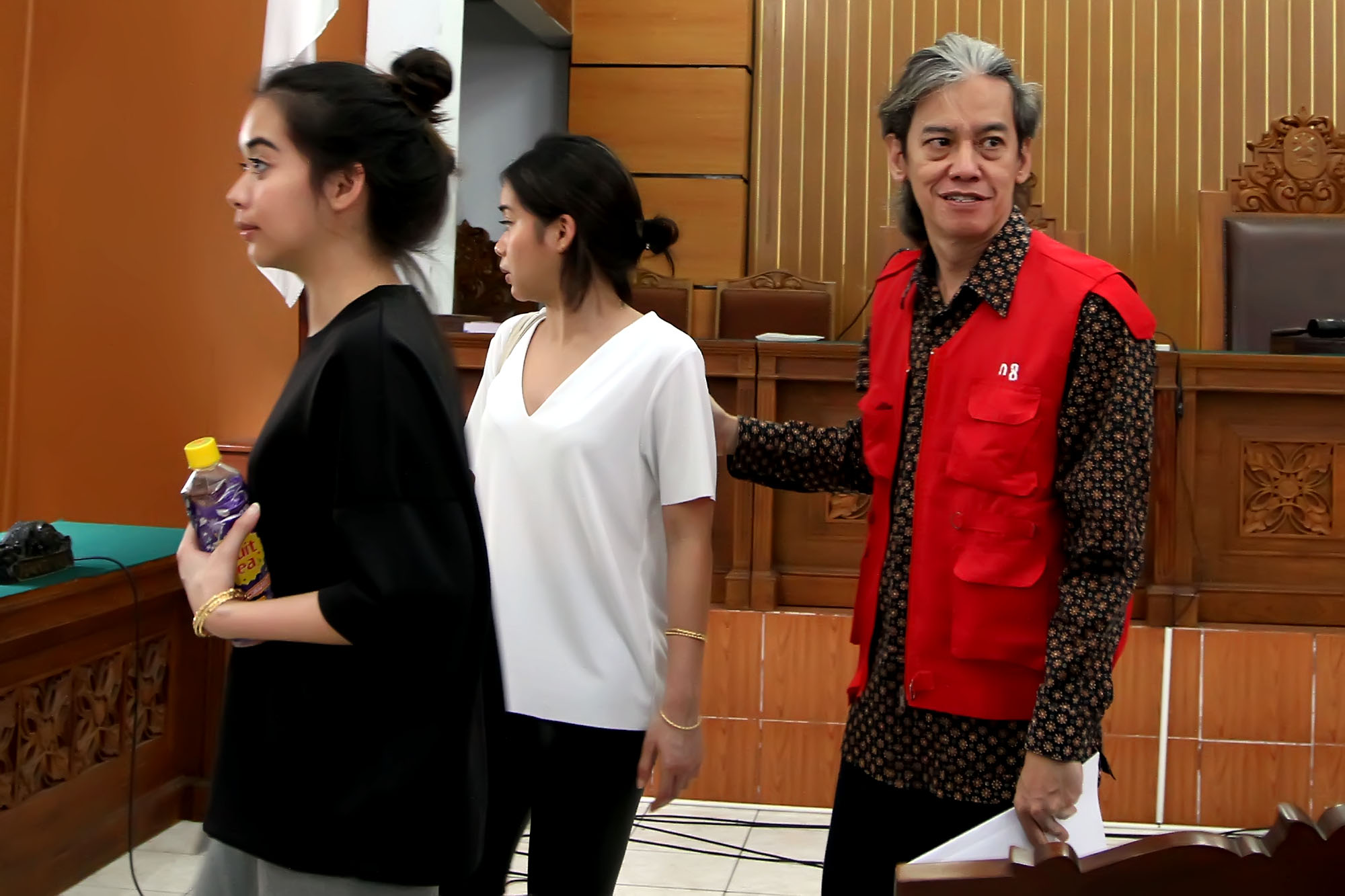 fariz-rm-menjalani-sidang-kedua-kepemilikan-narkoba_20150316_165809.jpg