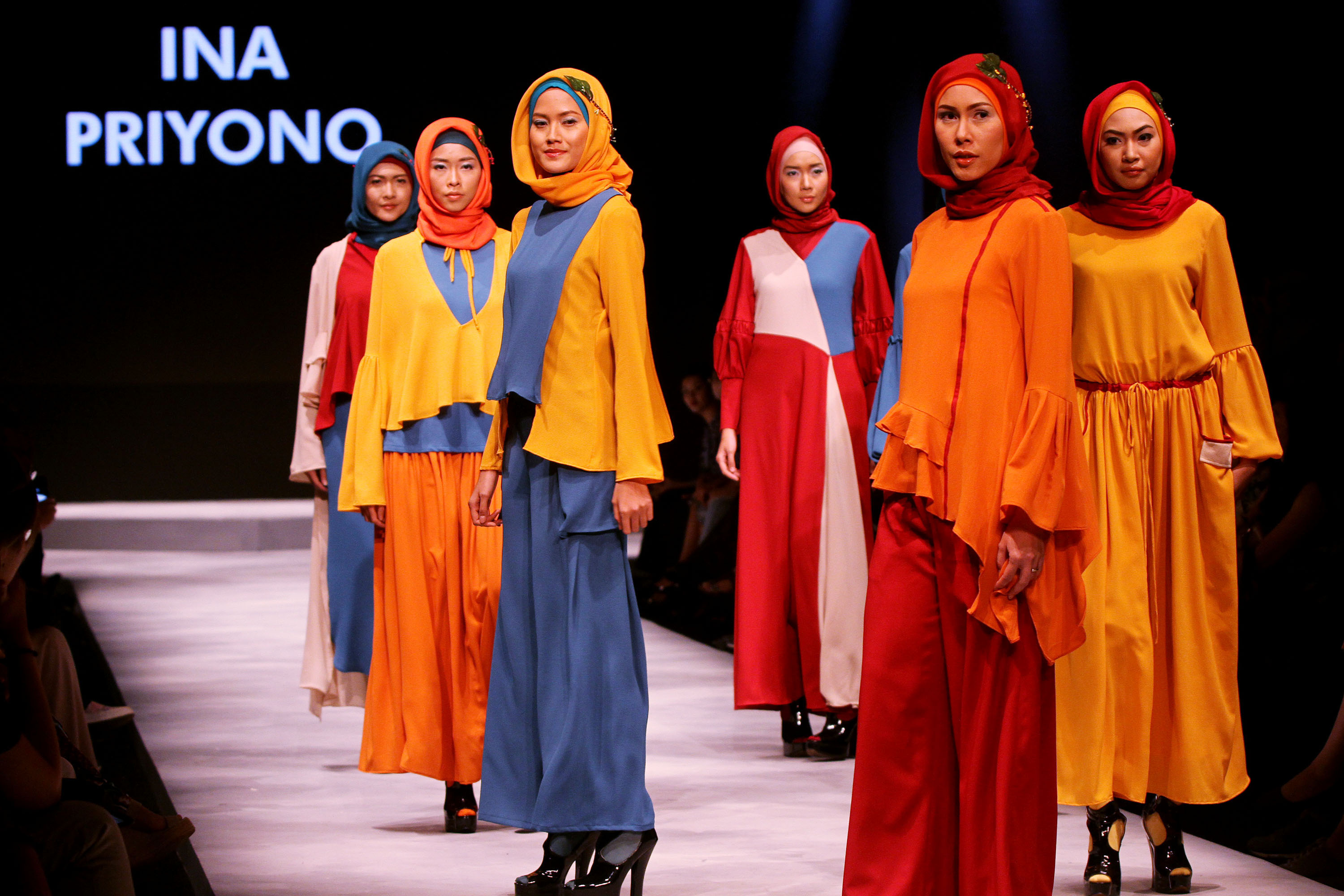 fashion-show-karya-ina-priyono-di-muffest-2017_20170407_120221.jpg