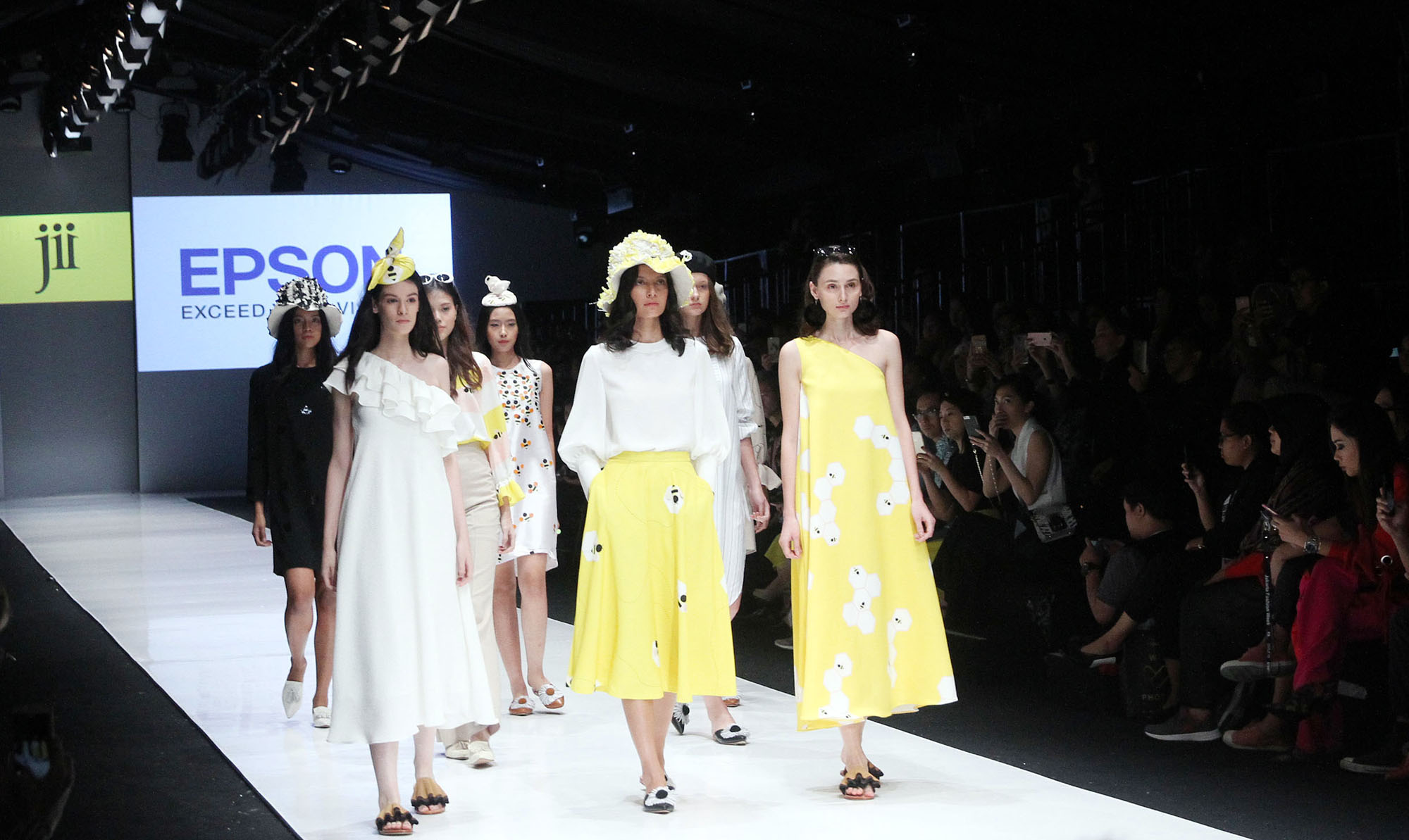 fashion-show-karya-jii-by-gloria-agatha_20171025_232314.jpg