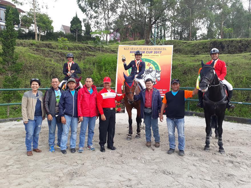 fatchul-anas-keempat-dari-kiri_20170308_222643.jpg