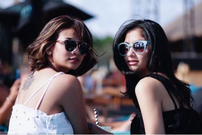 faye-nicole-berpose-bersama-vanessa-angel_20171025_193702.jpg
