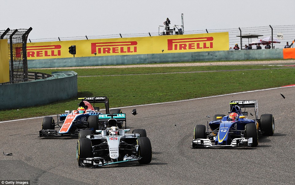 felipe-nasr-lewis-hamilton-rio-haryanto_20160418_081338.jpg