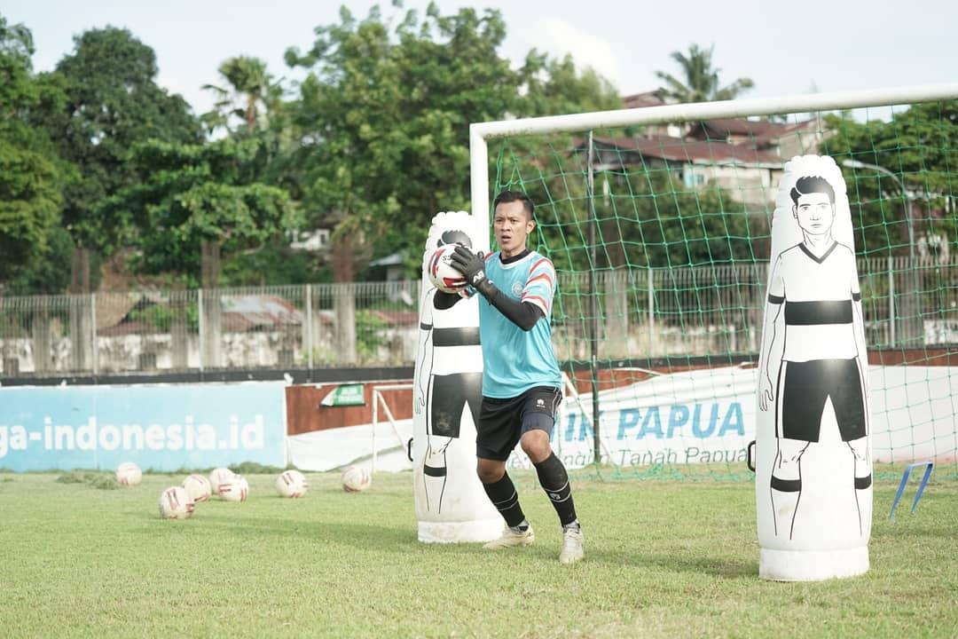 fery-bagus-kurniawan-sedang-mengikuti-sesi-latihan-tim-sulut-united.jpg
