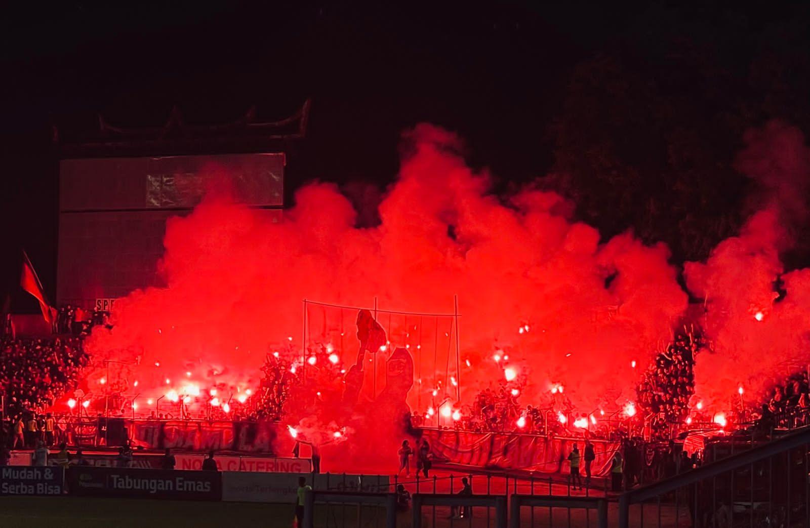 final-suasana-pertandingan-semen-padang-vs-psbs-biak.jpg