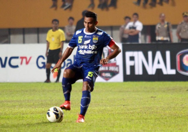 firman-utina-k-ontrolbolaaa_20141113_191213.jpg