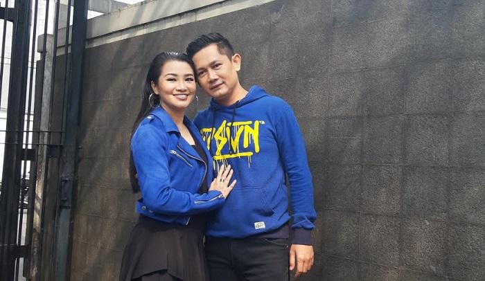 fitri-carlina-dan-suaminya-298t42.jpg