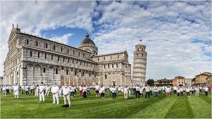 flash-mob-di-menara-pisa-italia.jpg