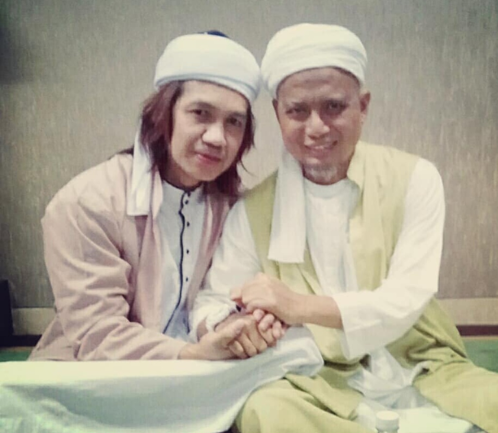 foto-kenangan-mualaf-faza-hudan-bersama-alm-ustad-arifin-ilham_20190523_161949.jpg