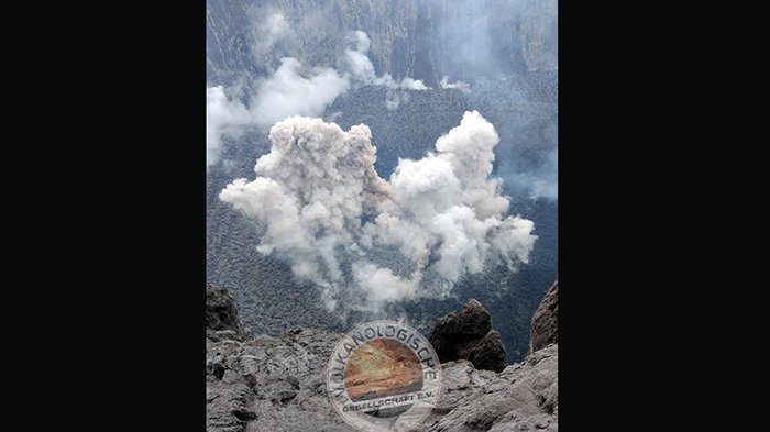 foto-kubah-lava-gunung-agung_20171211_101916.jpg