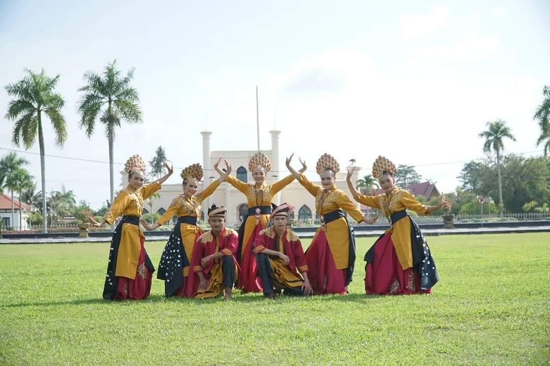 foto-para-penari-dari-sanggar-tari-tasek-seminai-123.jpg