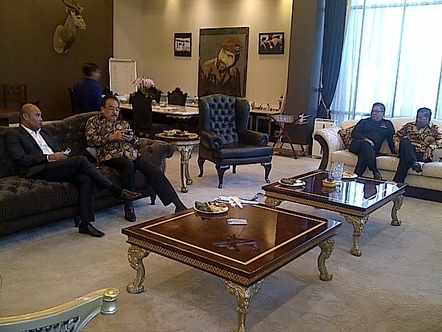 foto-partai-pengusung-ahok-djarot-berkumpul-di-dpp-nasdem_20170418_130228.jpg