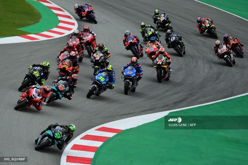 franco-morbidelli-memimpin-balapan-di-awal-lap-pada-motogp-catalunya-2020.jpg
