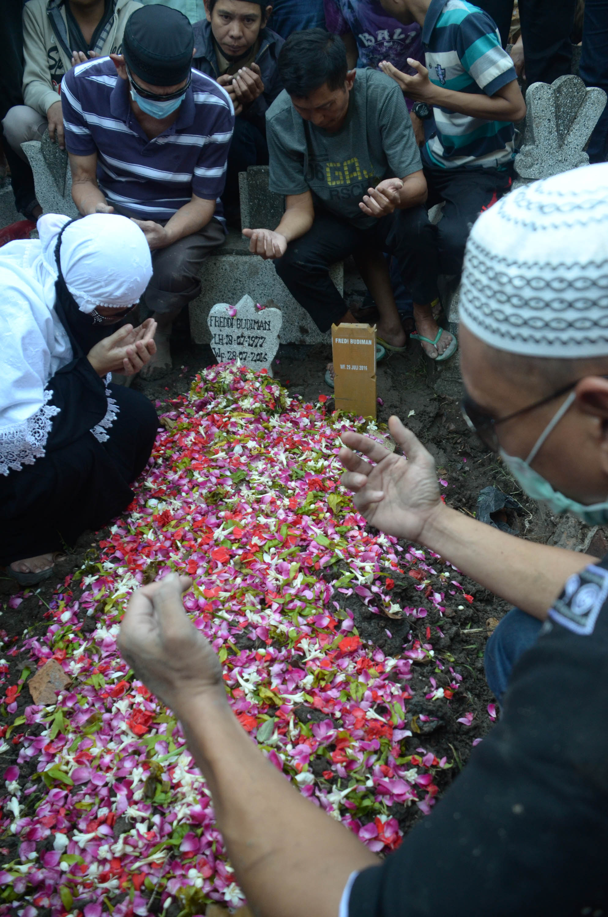 freddy-budiman-dimakamkan-di-surabaya_20160729_203812.jpg