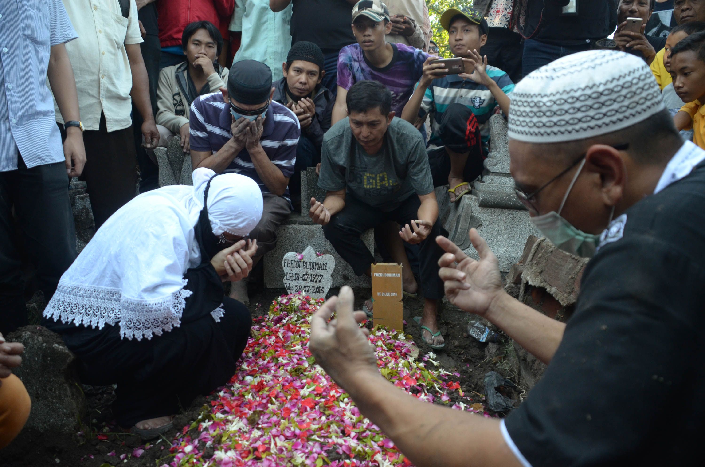 freddy-budiman-dimakamkan-di-surabaya_20160729_203829.jpg