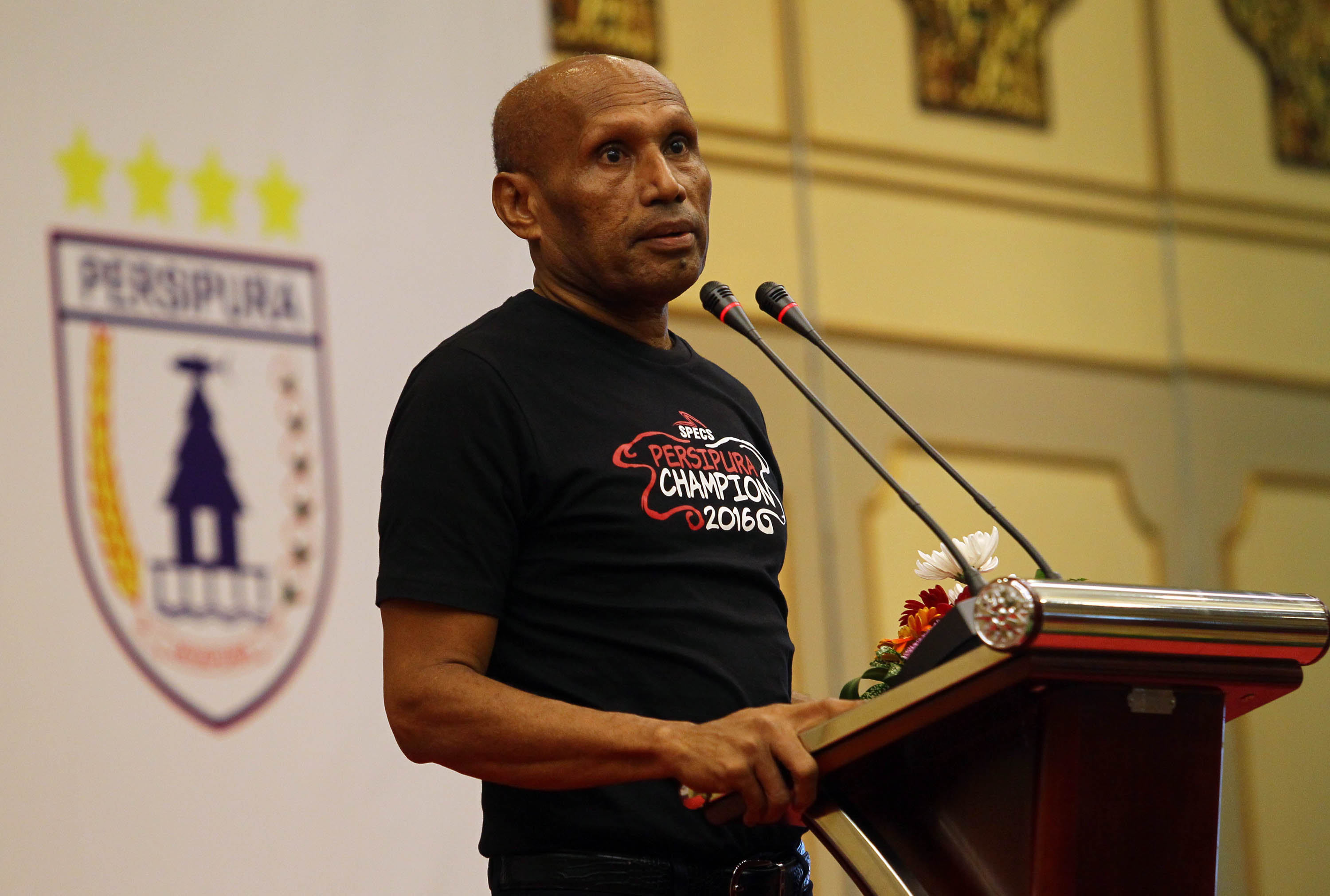 freeport-serahkan-bonus-kepada-persipura-jayapura_20170106_210735.jpg