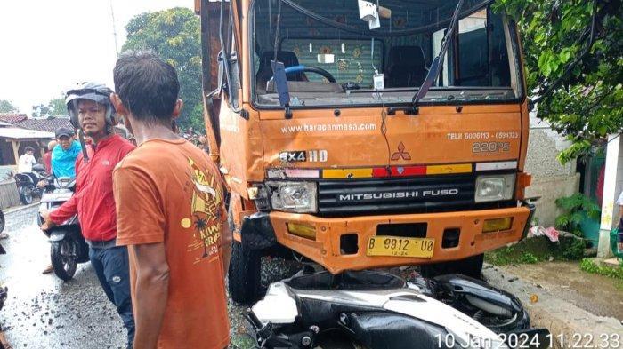 fuso-tabrakan-di-bogor_.jpg