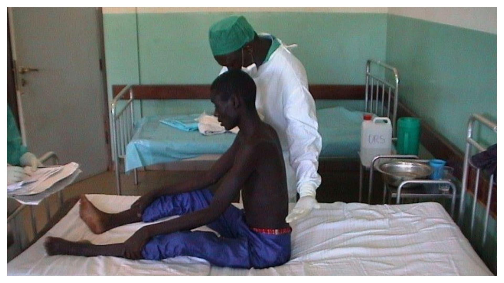 g-pasien-penyakit-Ebola-di-Uganda-tahun-2000.jpg