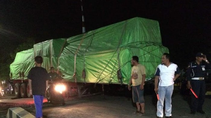 gandengan-truk-lepas_20170429_154704.jpg
