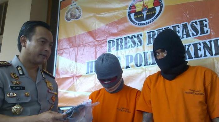 ganja-dicokok-polisi_20150315_160751.jpg