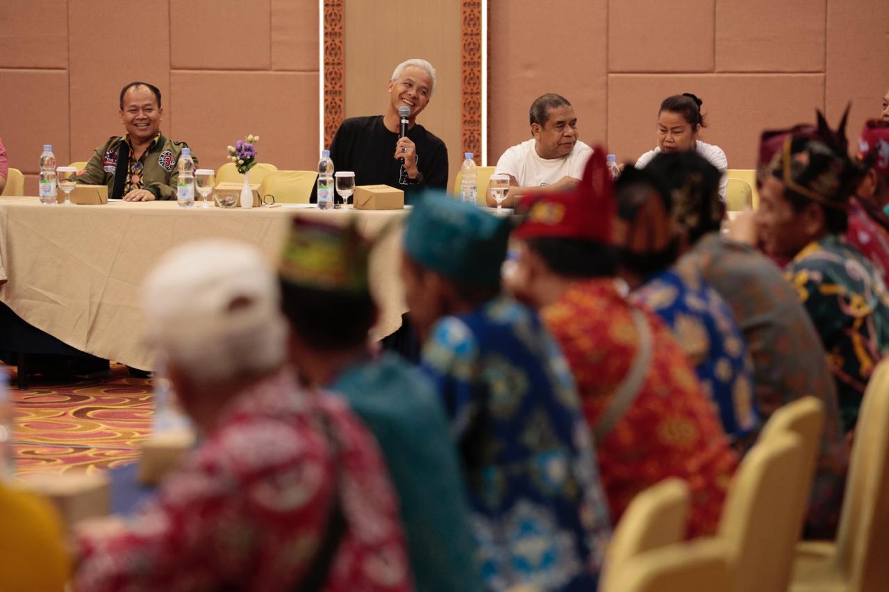 ganjar-dialog-dengan-sejumlah-elemen.jpg