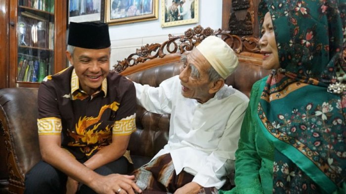 ganjar-gus-yasin-dan-mbah-moen_20180110_134716.jpg