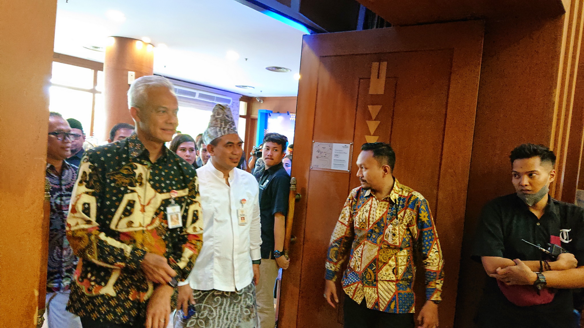 ganjar-hadiri-talkshow-tribun-bertopik-berebut-lumbung-suara_20230526_133255.jpg