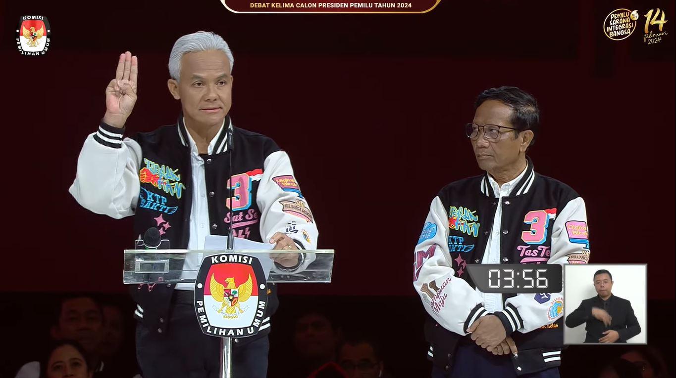 ganjar-pranowo-dan-mahfud-md-dalam-debat-kelima-1.jpg