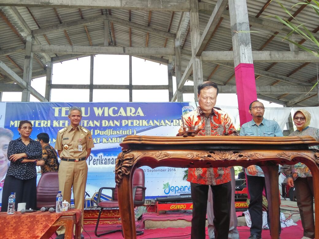 ganjar-pranowo_20160906_151550.jpg